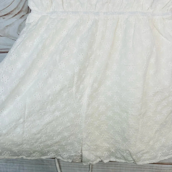 STORIA White Eyelet Romper Size M Skort Wrap Short Sleeve - Picture 9 of 11